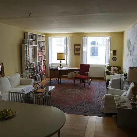 At Mozart-geburtshaus Apartment