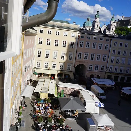 At Mozart-geburtshaus *