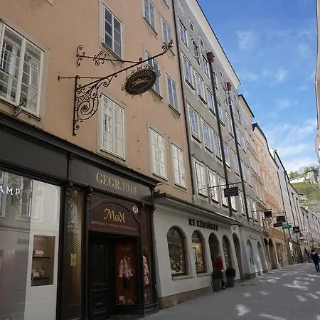 At Mozart-geburtshaus *